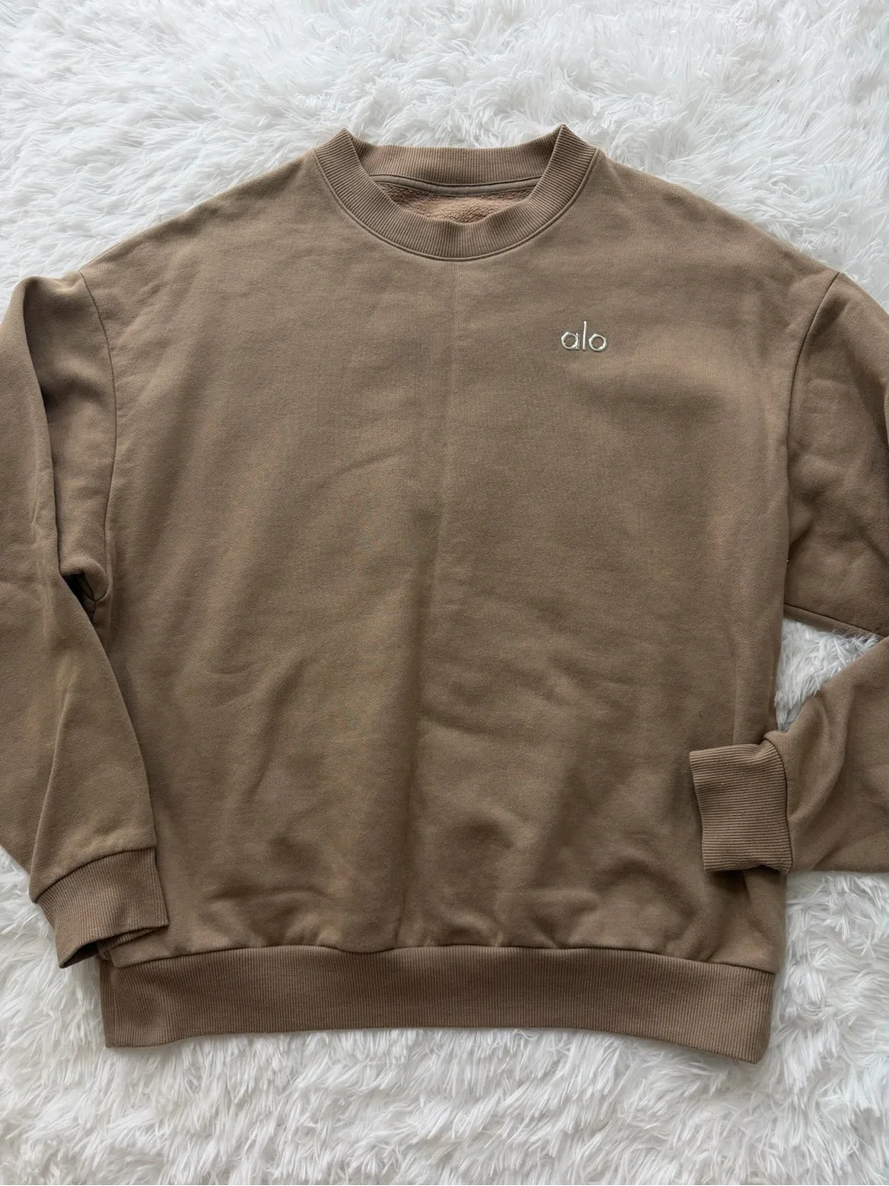 Small Alo Yoga Accolade Crewneck in Gravel $138 retail